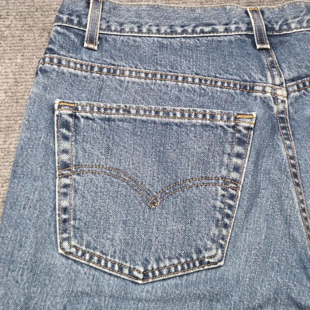 Vintage Levis 560 Jeans Mens 38x31 Made USA Loose Fit Tapered Leg Light Wash